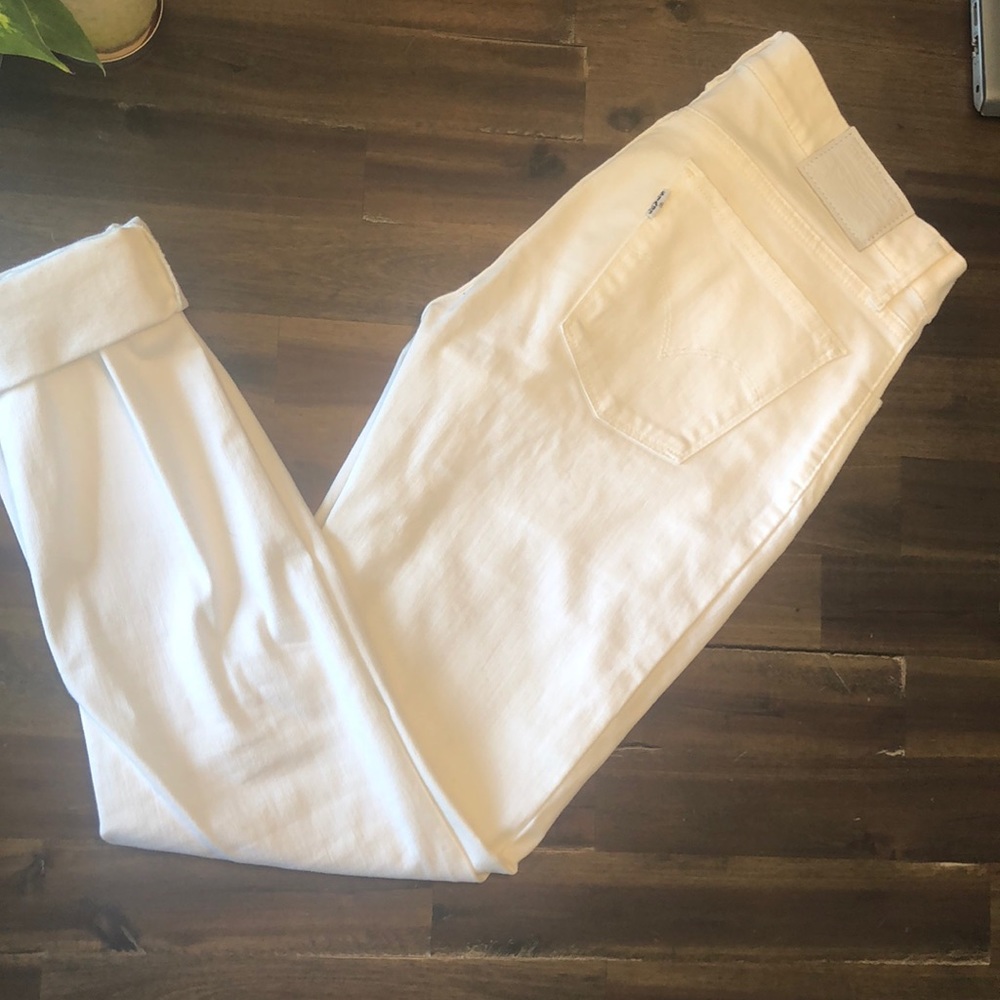 BARELY WORN SUPER SKINNY LEVI JEANS